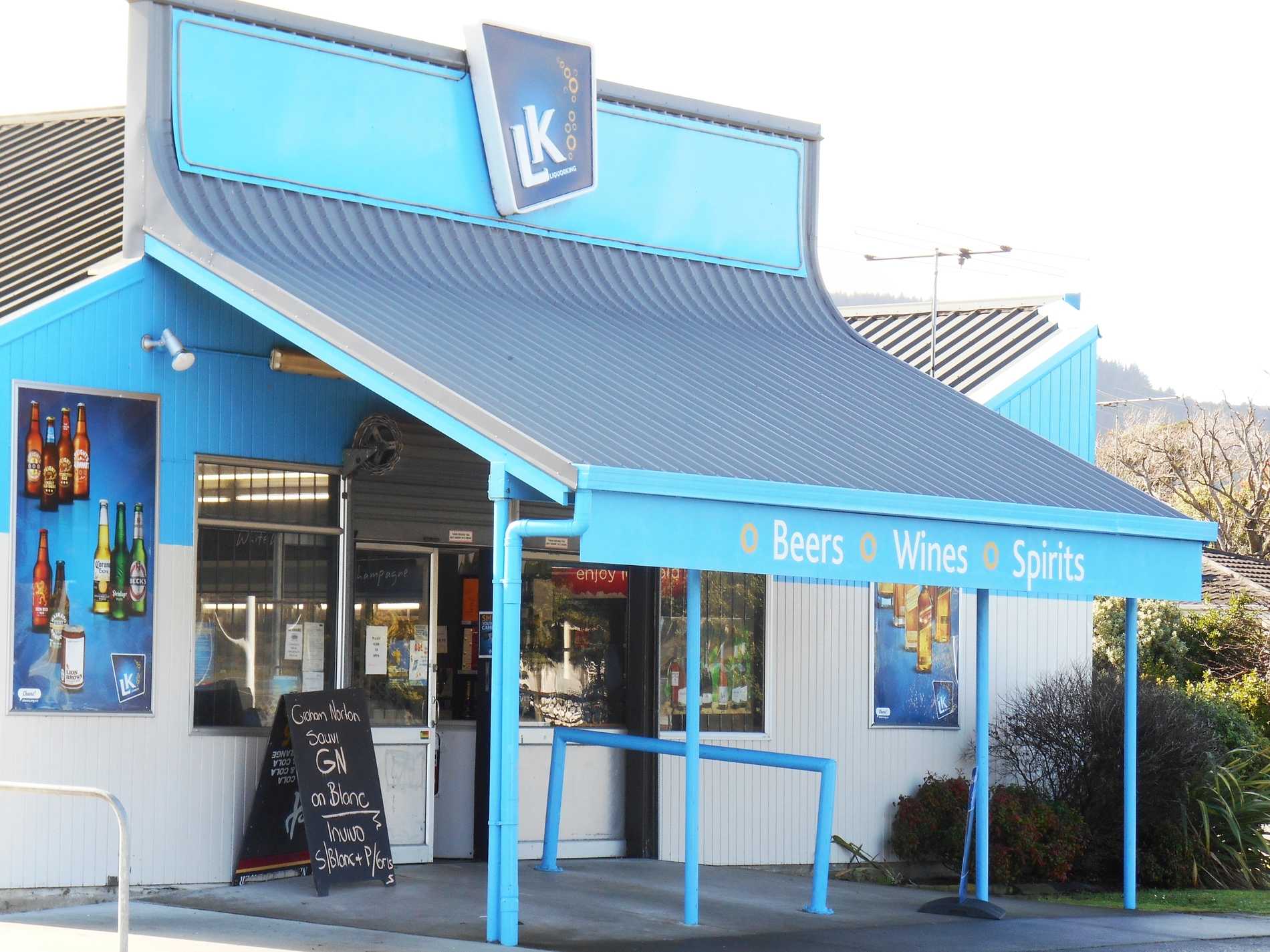 Local shopping centre - 100 meters